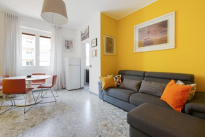 Apartment with Balcony - 50 m far from M1 Pasteur